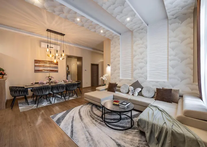 Exclusive N\' Grand City Center Residence With 5 Bedrms