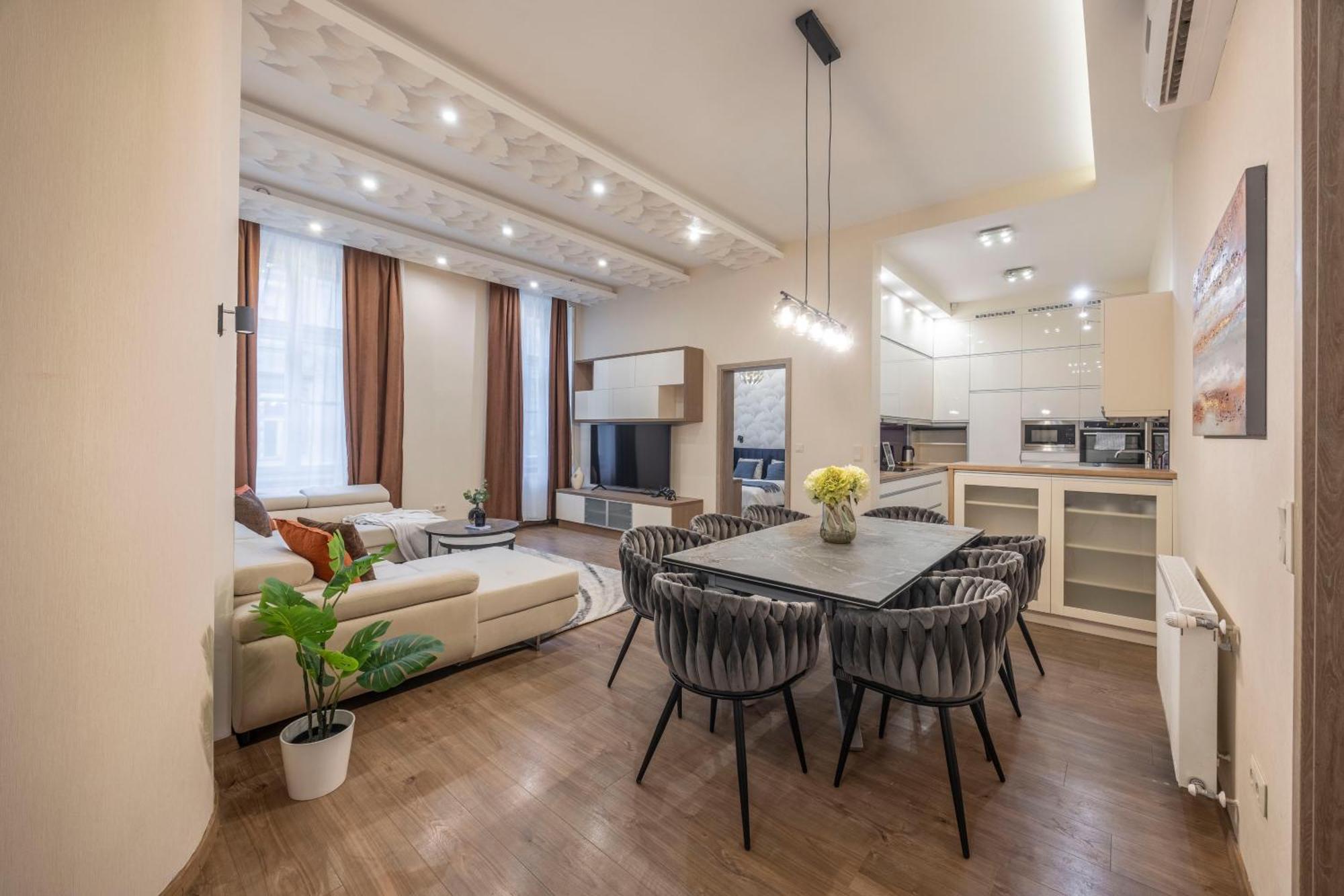 Exclusive N' Grand Center With 5 Bedrms