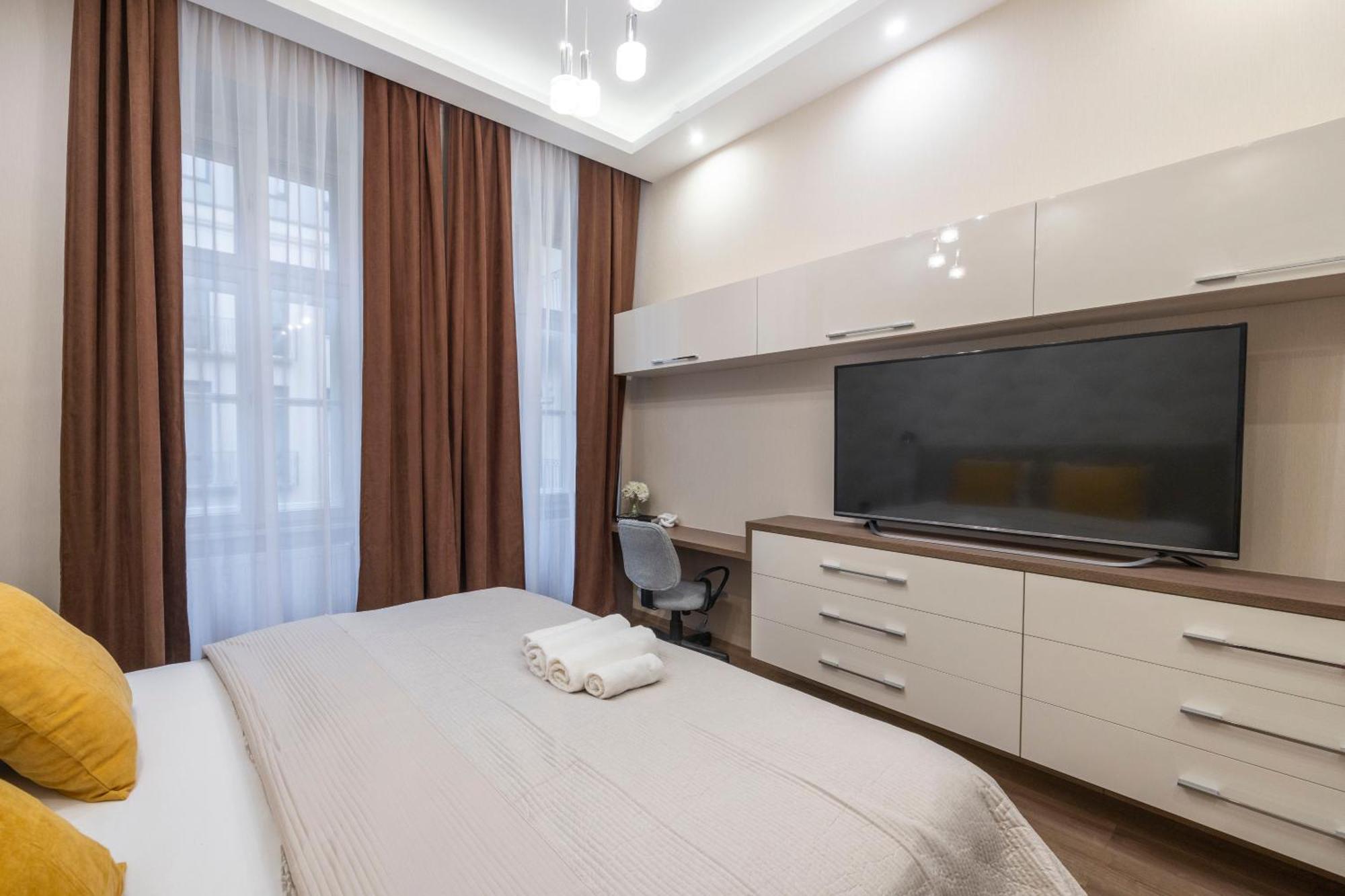 Exclusive N' Grand Center With 5 Bedrms