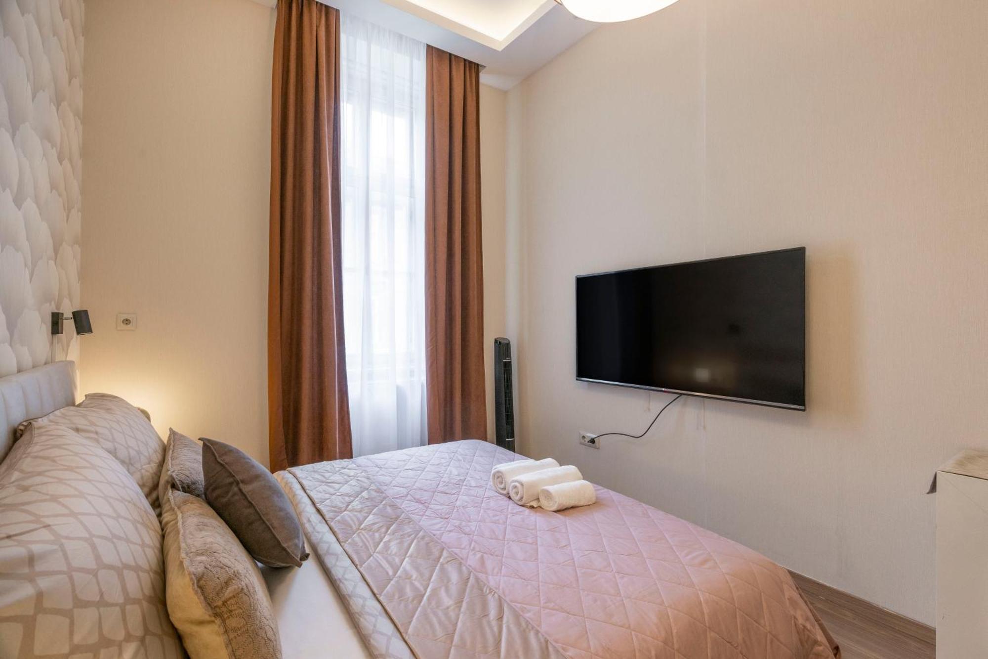 Exclusive N' Grand Center With 5 Bedrms * Budapest