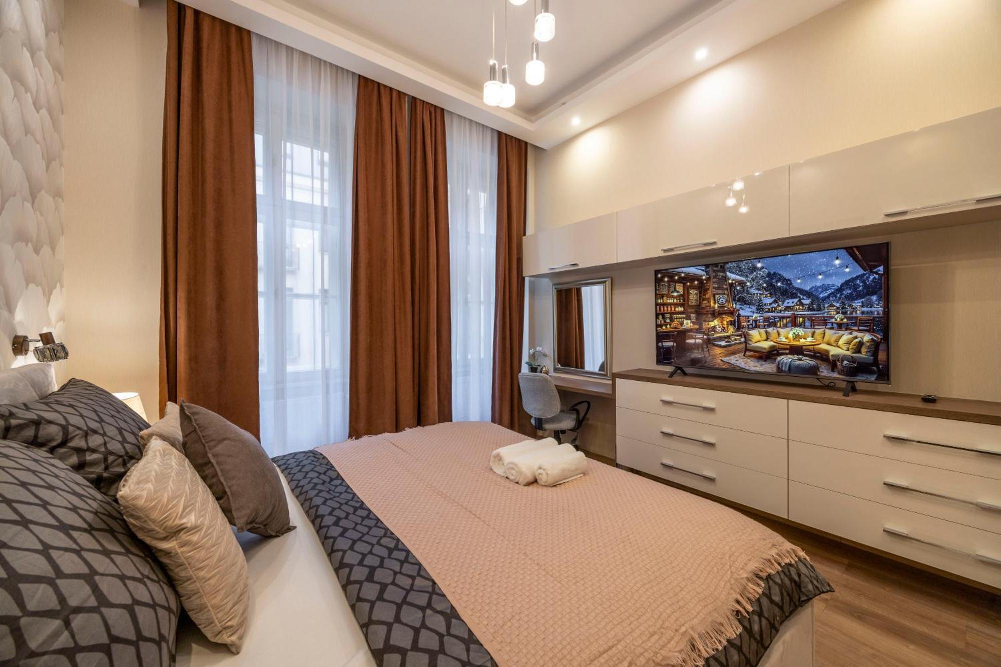 Exclusive N' Grand Center With 5 Bedrms