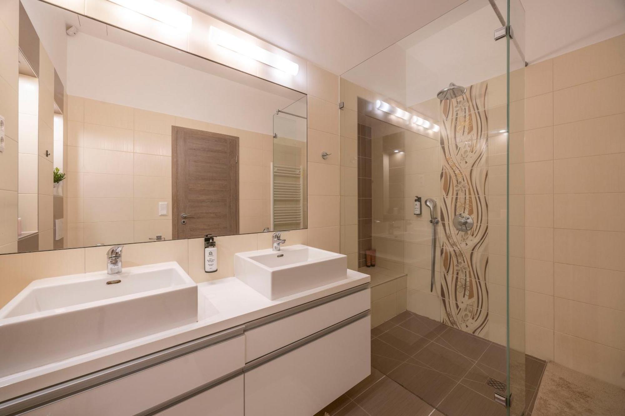Exclusive N' Grand Center With 5 Bedrms Budapest