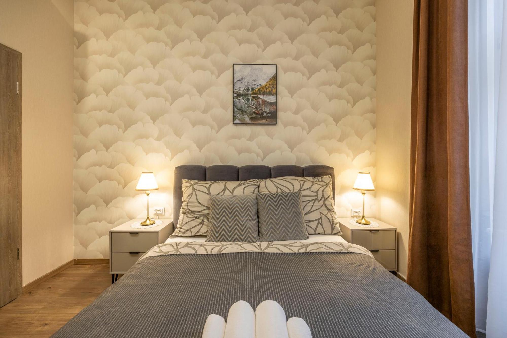 Exclusive N' Grand Center With 5 Bedrms Apartment