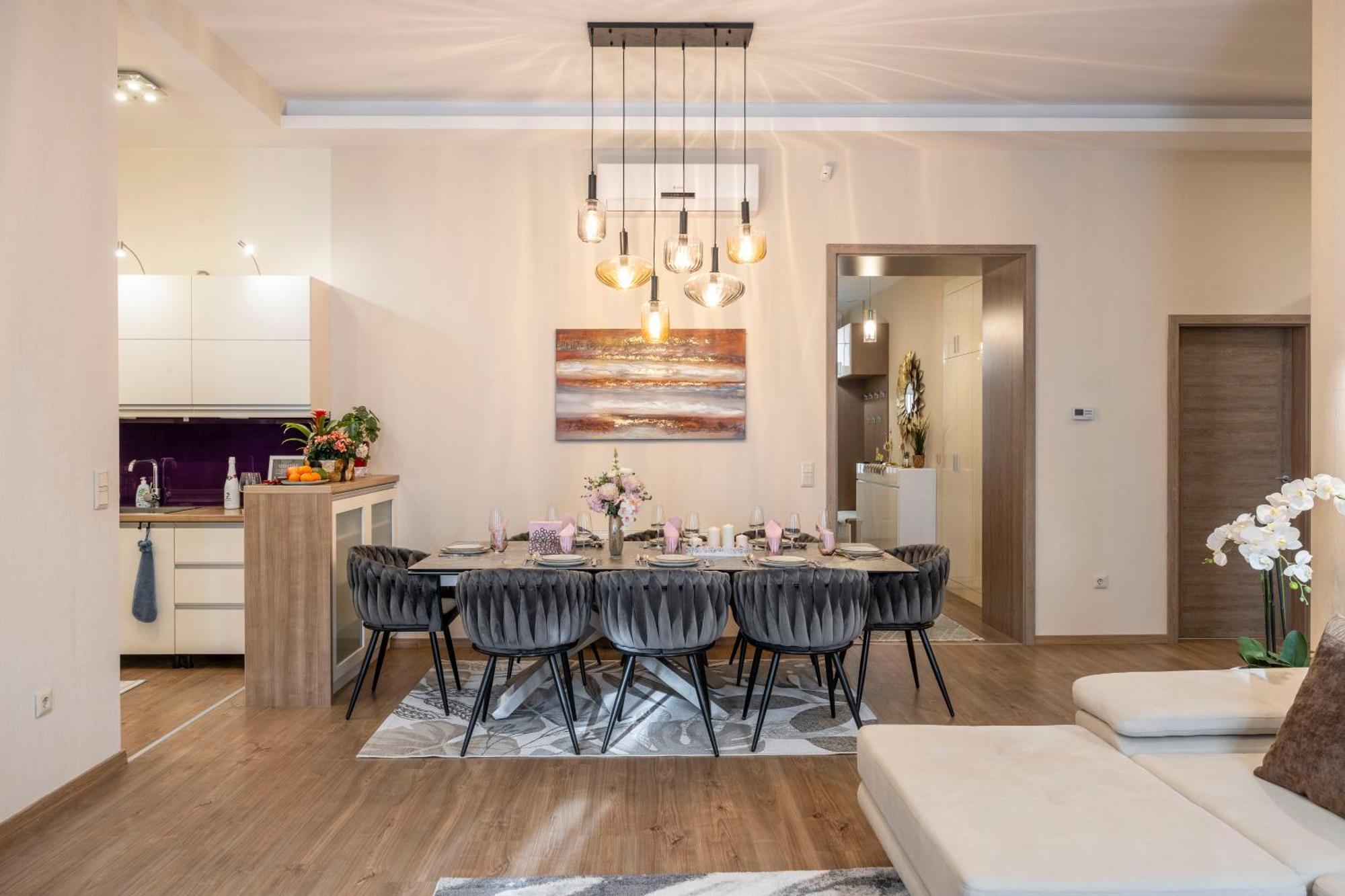 Exclusive N' Grand Center With 5 Bedrms Apartment Budapest